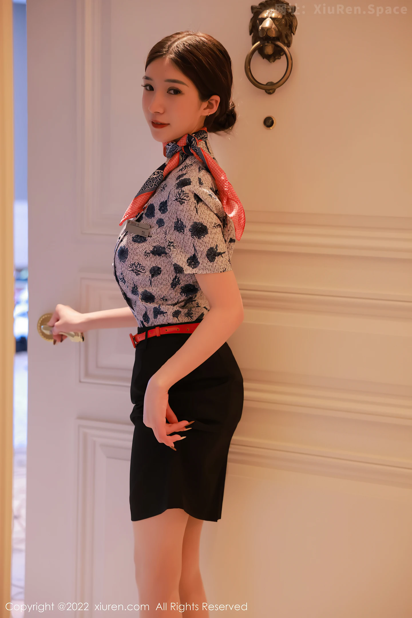 图片[5]-[XiuRen秀人网] VOL.5349 模特hebe韩心雨澳门旅拍空姐制服露蕾丝内衣超薄肉丝诱惑写真56P-秀人网官方网站